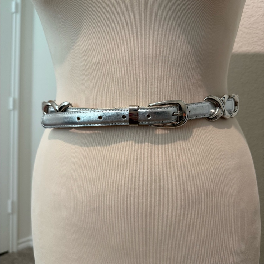 Vintage Captiva Metalic Silver Belt with Silver Accents
